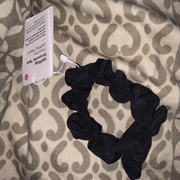 Lululemon - Picture 3 of 3